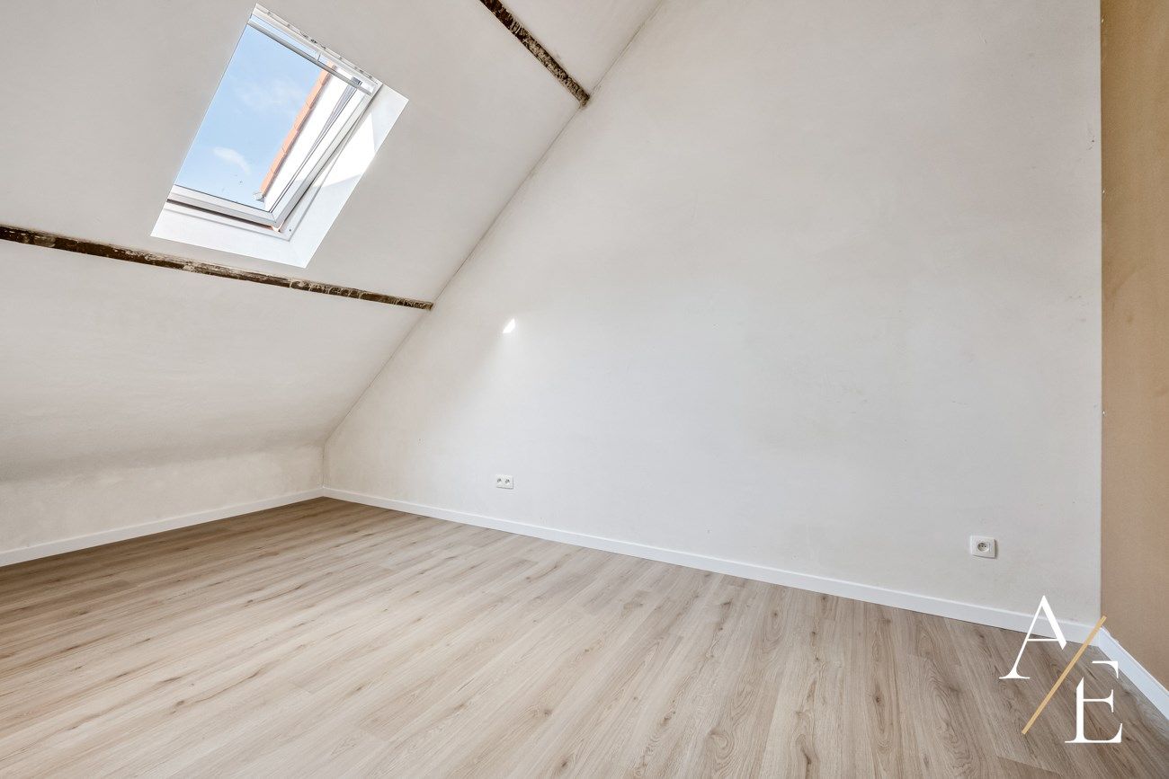 Totaal gerenoveerde energiezuinige gezinswoning inpandige garage en aangename tuin foto 9