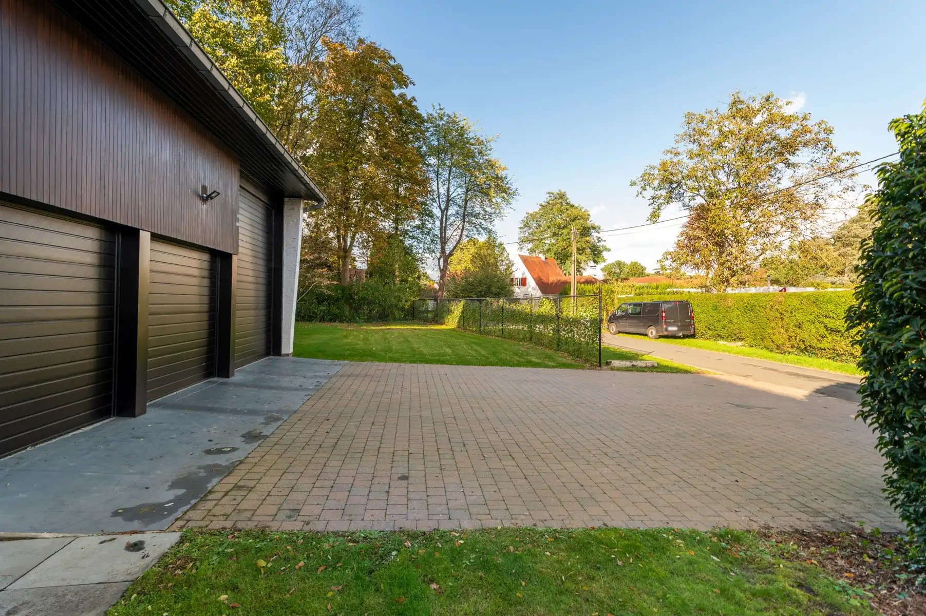 Veelzijdige villa met garage/magazijn van ca. 101 m foto 6