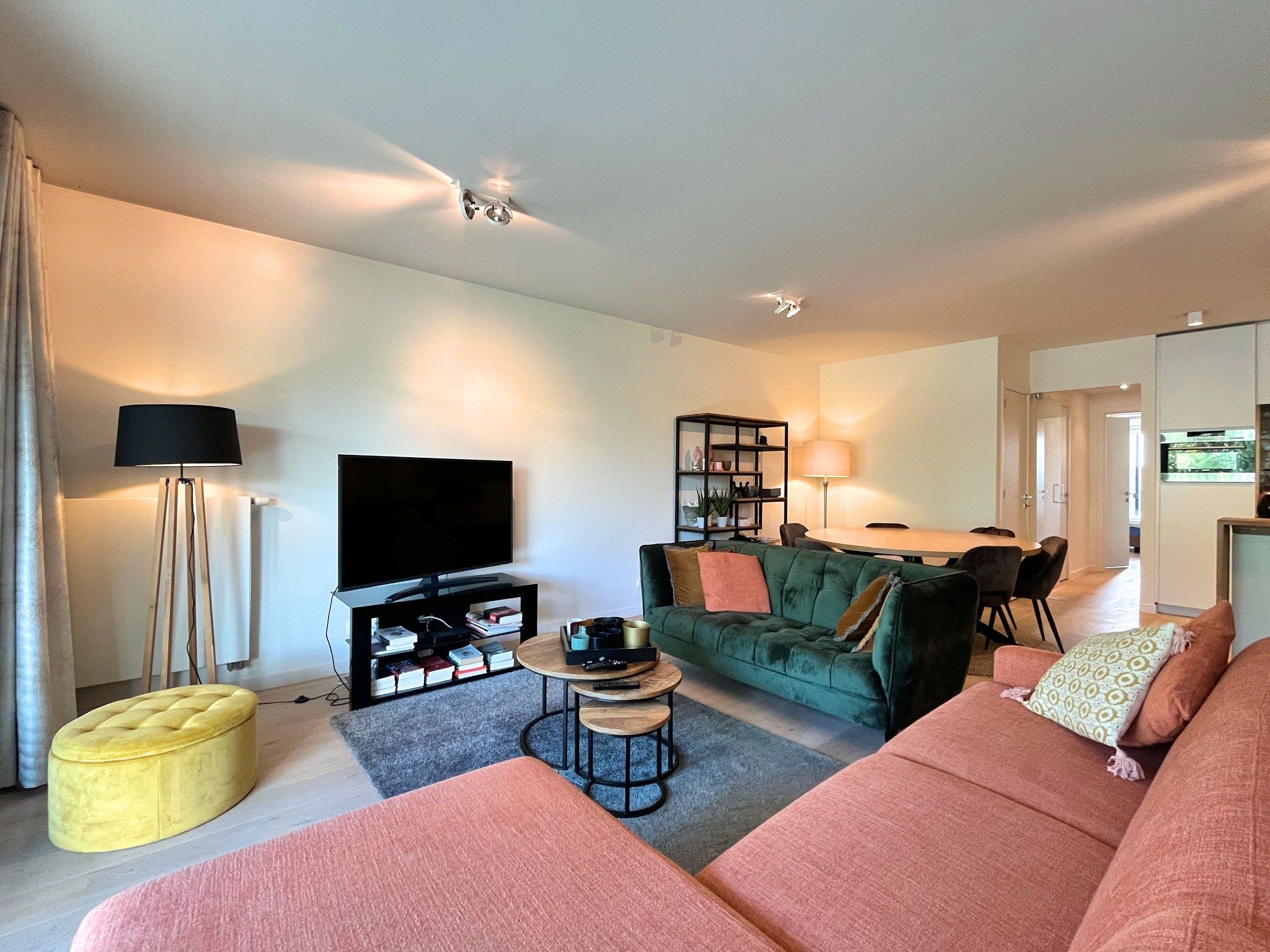 Recent appartement met garage en zicht op het meer. foto 6