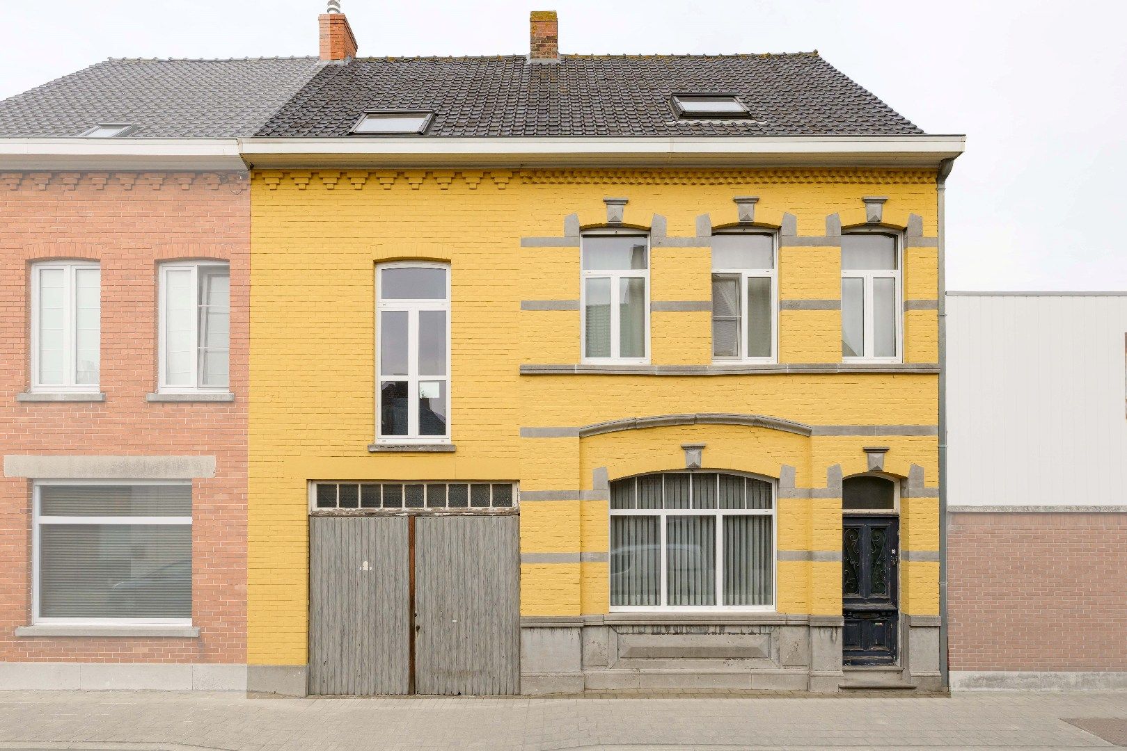 Hoofdfoto van de publicatie: AUTHENTIEKE INTERBELLUM WONING OP 705 m² MET GARAGE en TUIN 