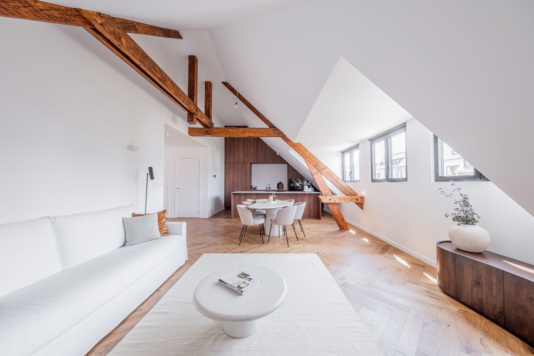 Gerenoveerde penthouse met 3 slpks en terras foto {{pictureIndex}}