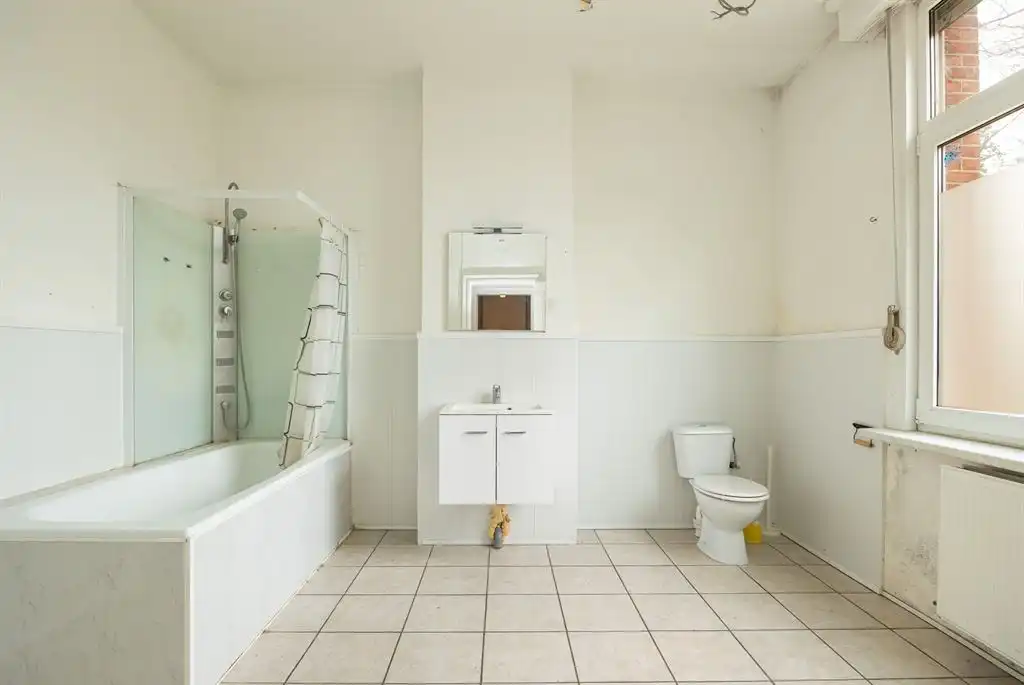 Te renoveren hoeve met achterliggend weiland foto 7