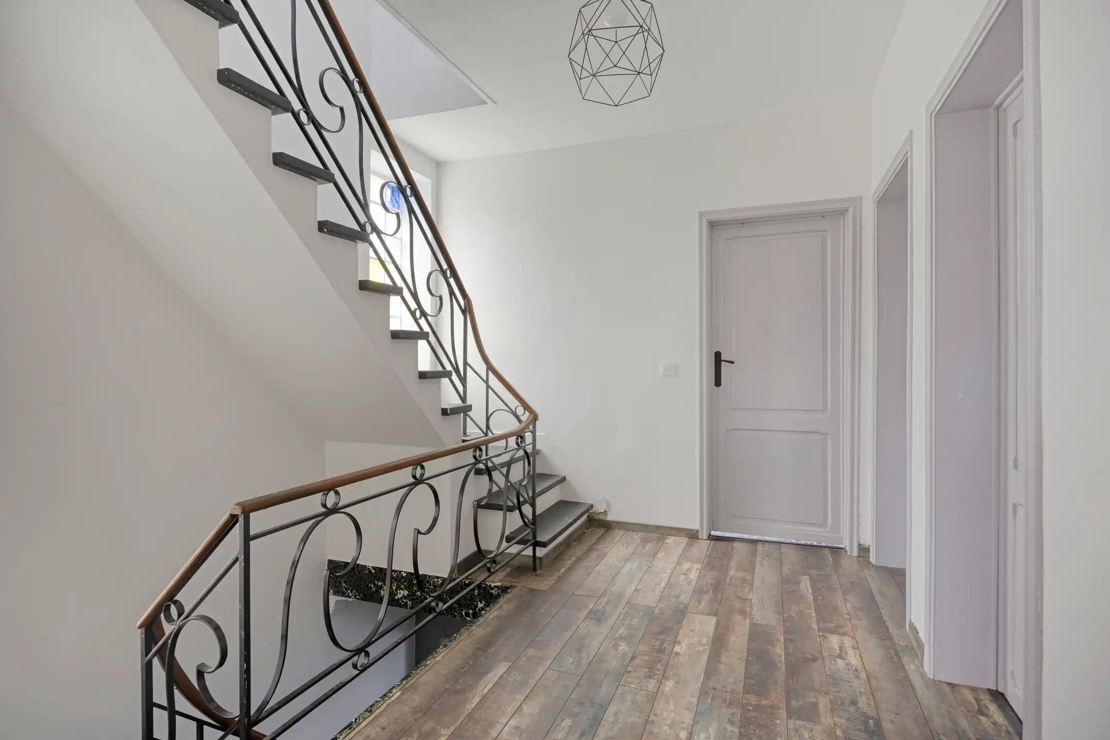 Instapklare woning met 4 slaapkamers, tuin & garage te Bost foto 9