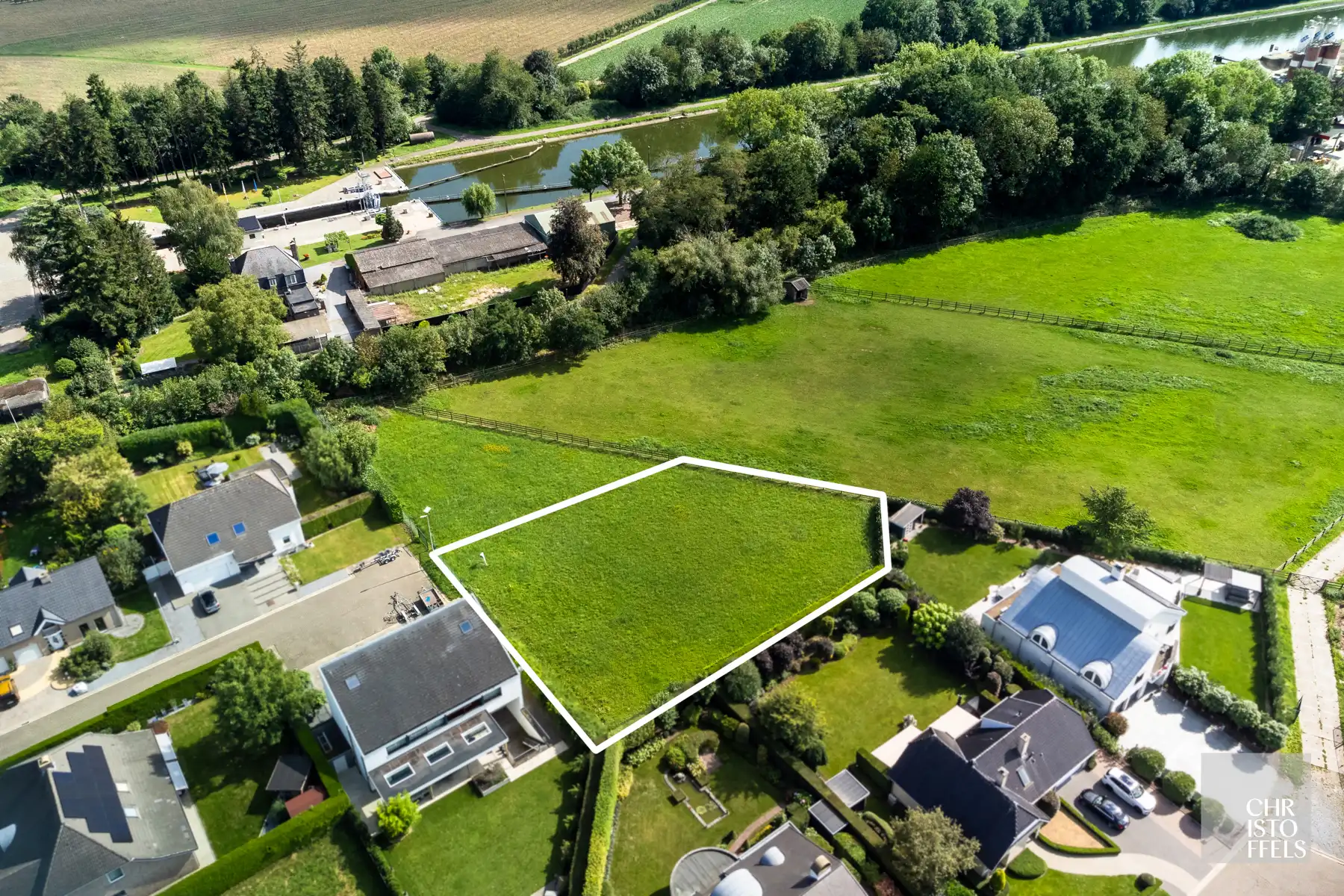 Villa bouwkavel van 1.645m² voor open bebouwing!  foto 2