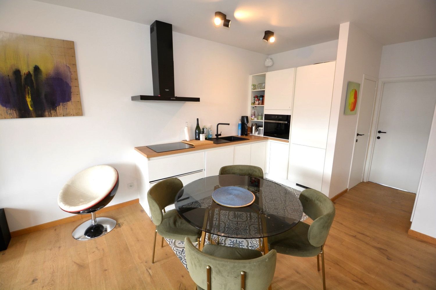 GERENOVEERD APPARTEMENT MET 2 SLK EN 2 RUIME TERRASSEN! foto 4