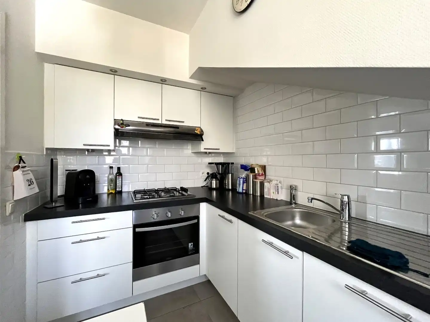 Hedendaags appartement met garage foto 8