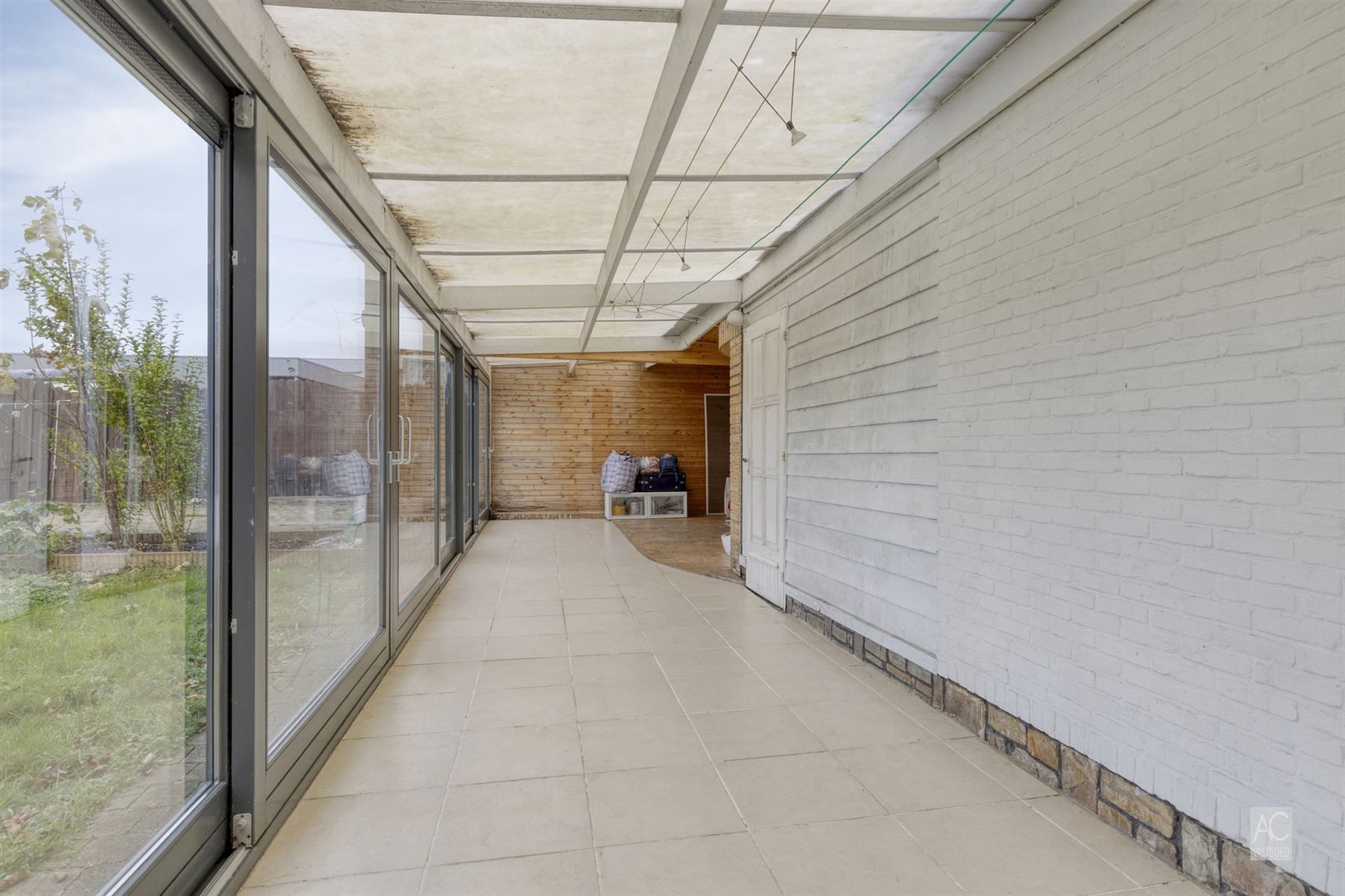 Vrijstaande woning met garage en zwembad foto 15