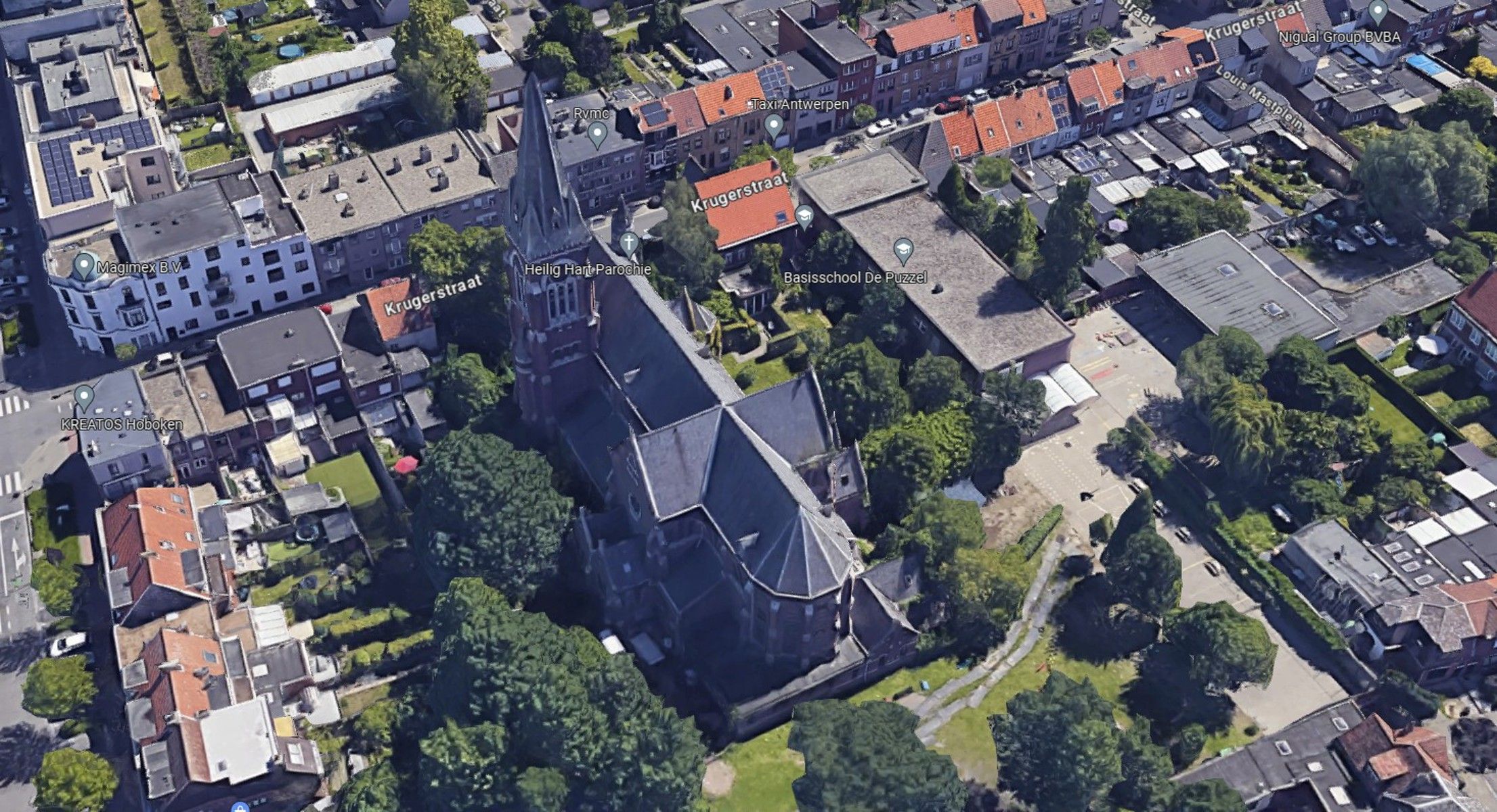 KERK met bouwgrond en pastorij foto 4