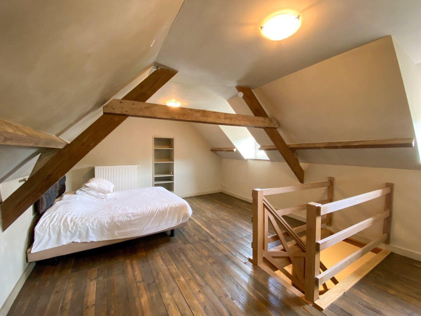 Charmante woning met 4 slaapkamers, tuin en ruime garage. foto 17