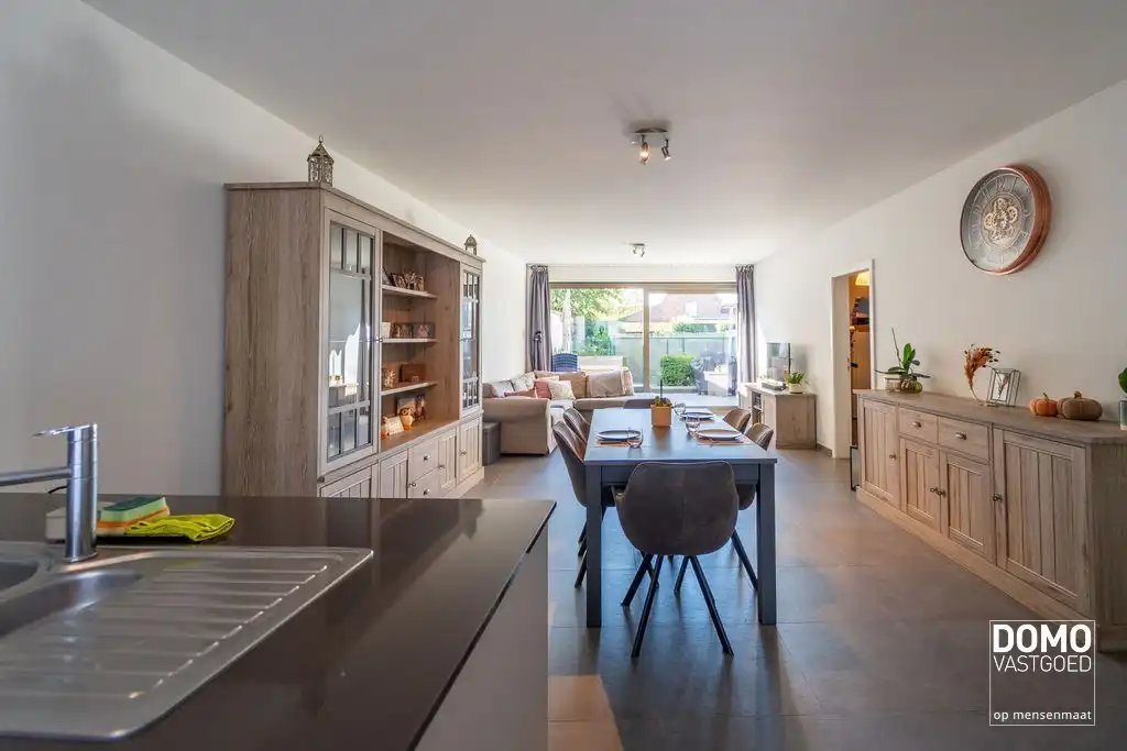 RUIM GELIJKVLOERS APPARTEMENT MET 2 SLAAPKAMERS, TERRAS EN PARKEERGELEGENHEID TE HASSELT (SINT-LAMBRECHTS-HERK) foto 3