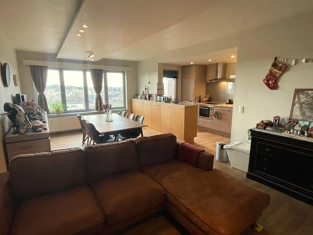 Gezellig en instapklaar appartement met loftgevoel, garagebox en prachtig uitzicht foto {{pictureIndex}}