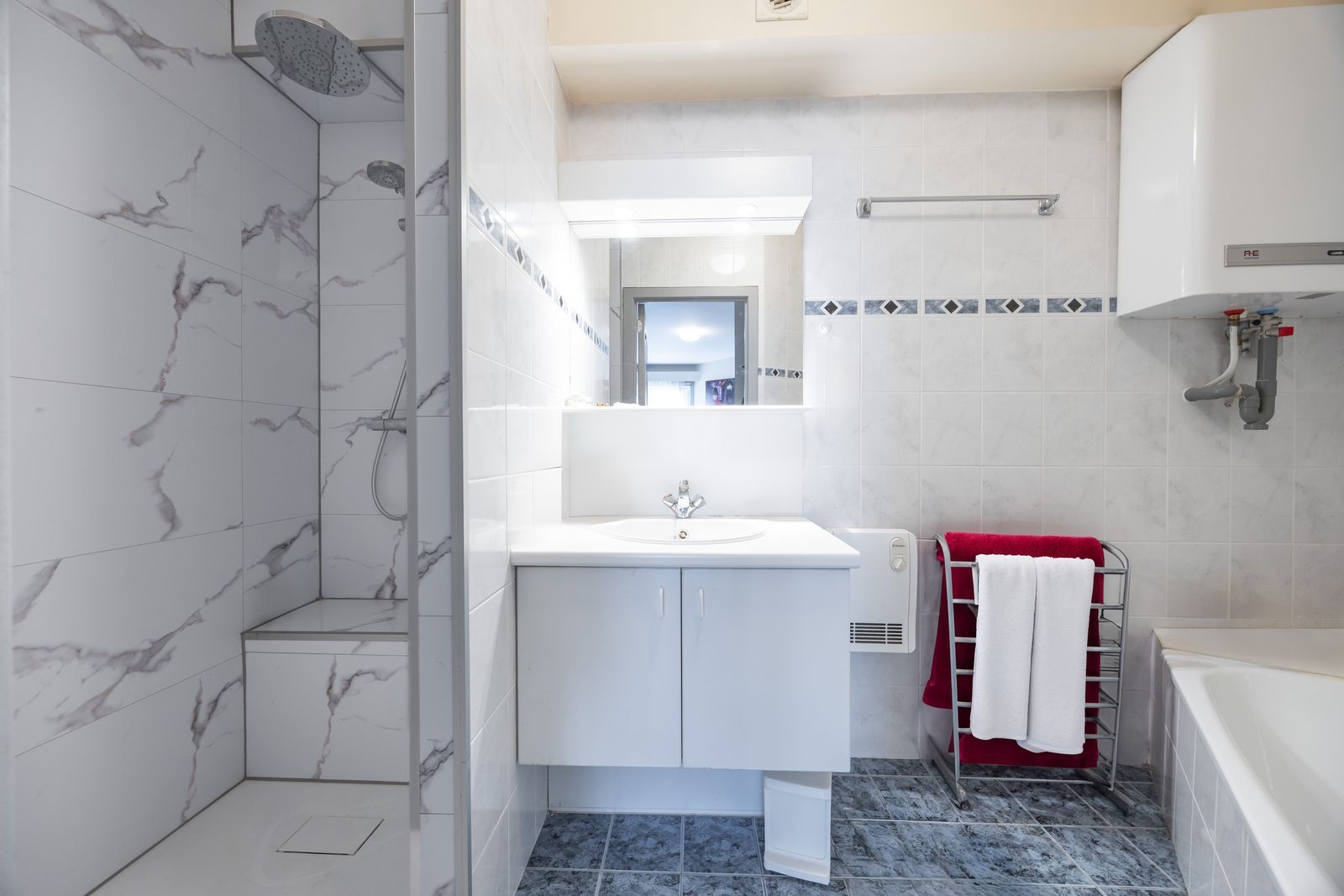 Duplex met 3 slpk en 3 terrassen pal aan zee, met zwembad in residentie ! foto 8