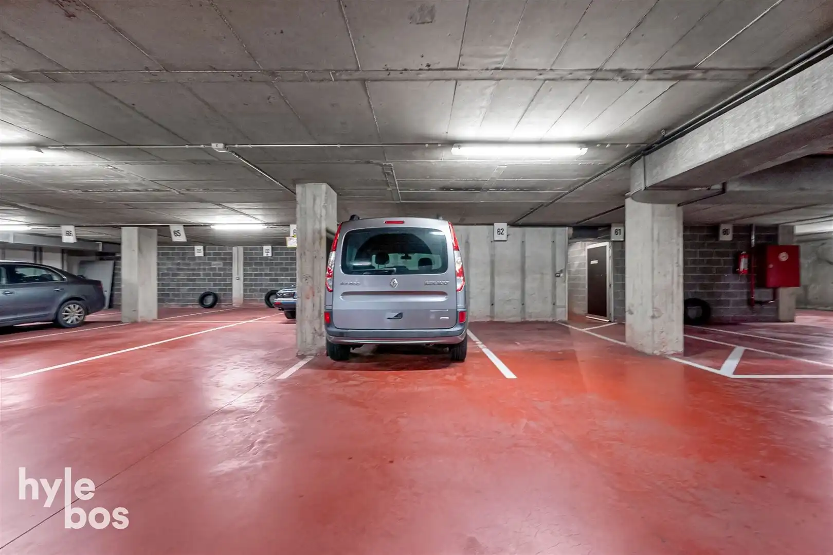 Centraal gelegen 3 slaapkamer appartement met parking foto 22