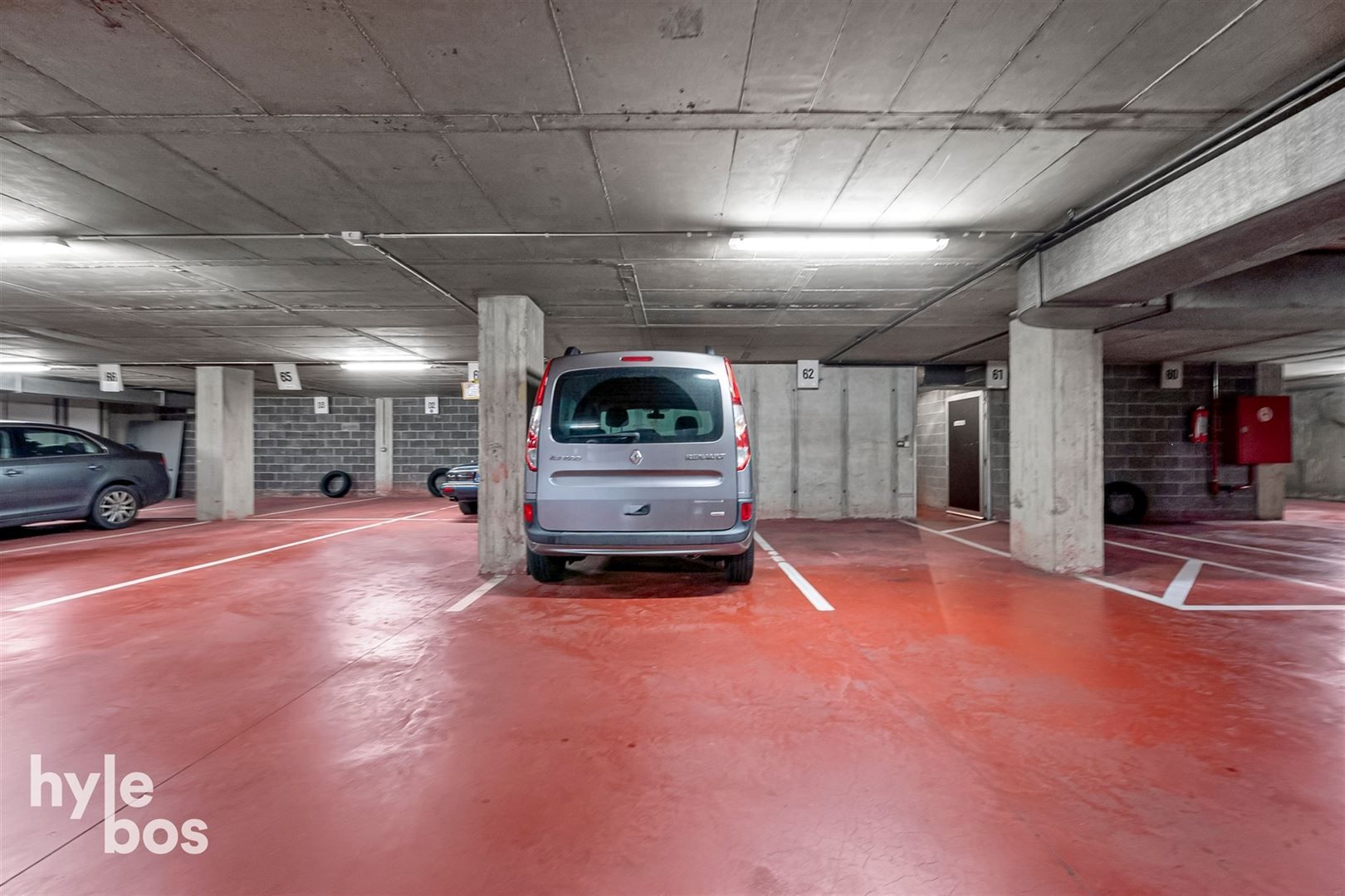 Centraal gelegen 3 slaapkamer appartement met parking foto 22