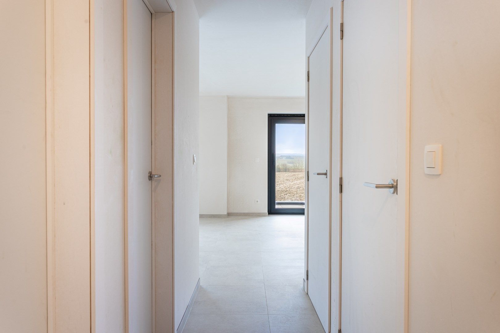 Appartement met 1 slpk, tuin en parkeerplaats foto 2
