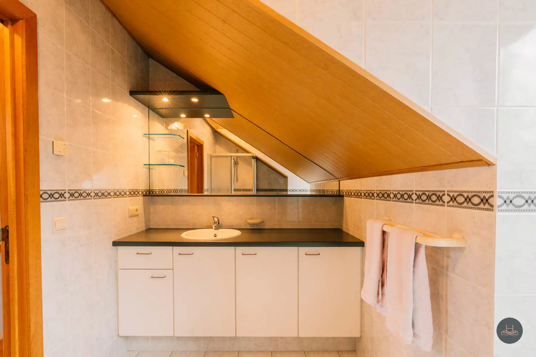 Ruime gezinswoning op toplocatie foto 19