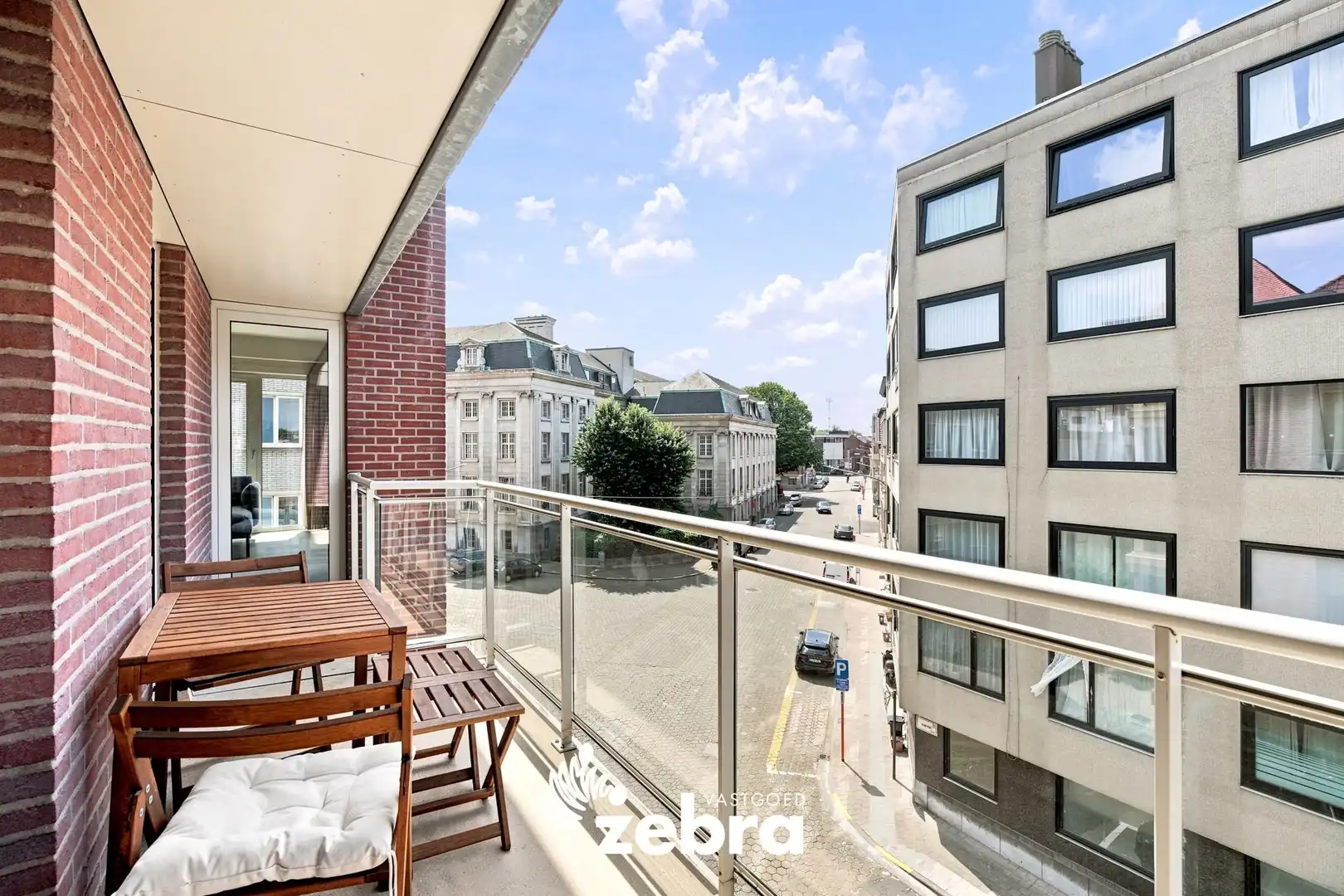 Lichtrijk 2-slaapkamerappartement met terras en staanplaats te centrum Kortrijk! foto 22