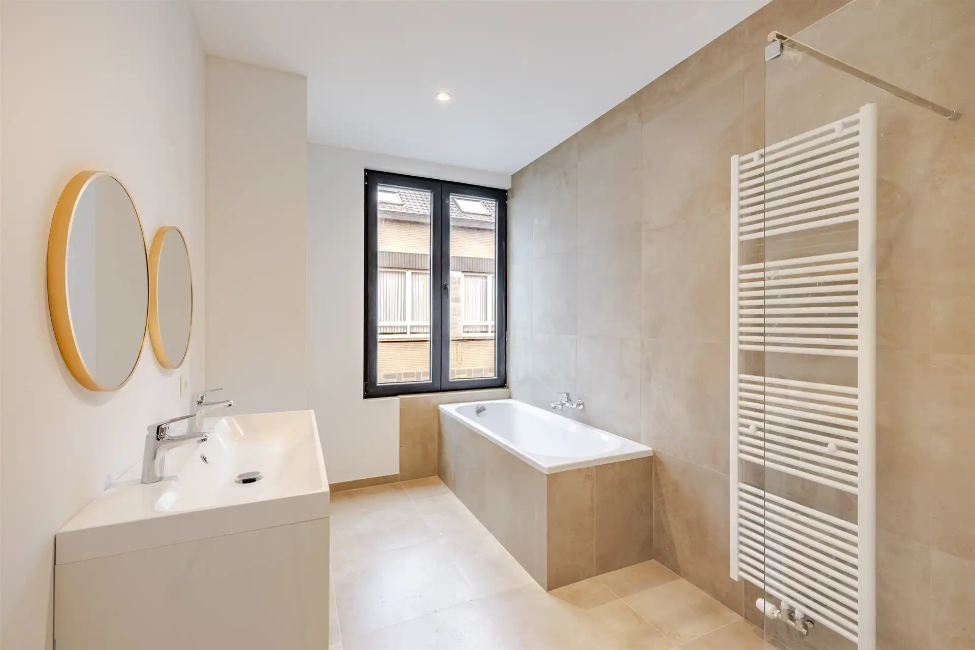 Instapklare woning met 3 slaapkamers en tuin foto 17