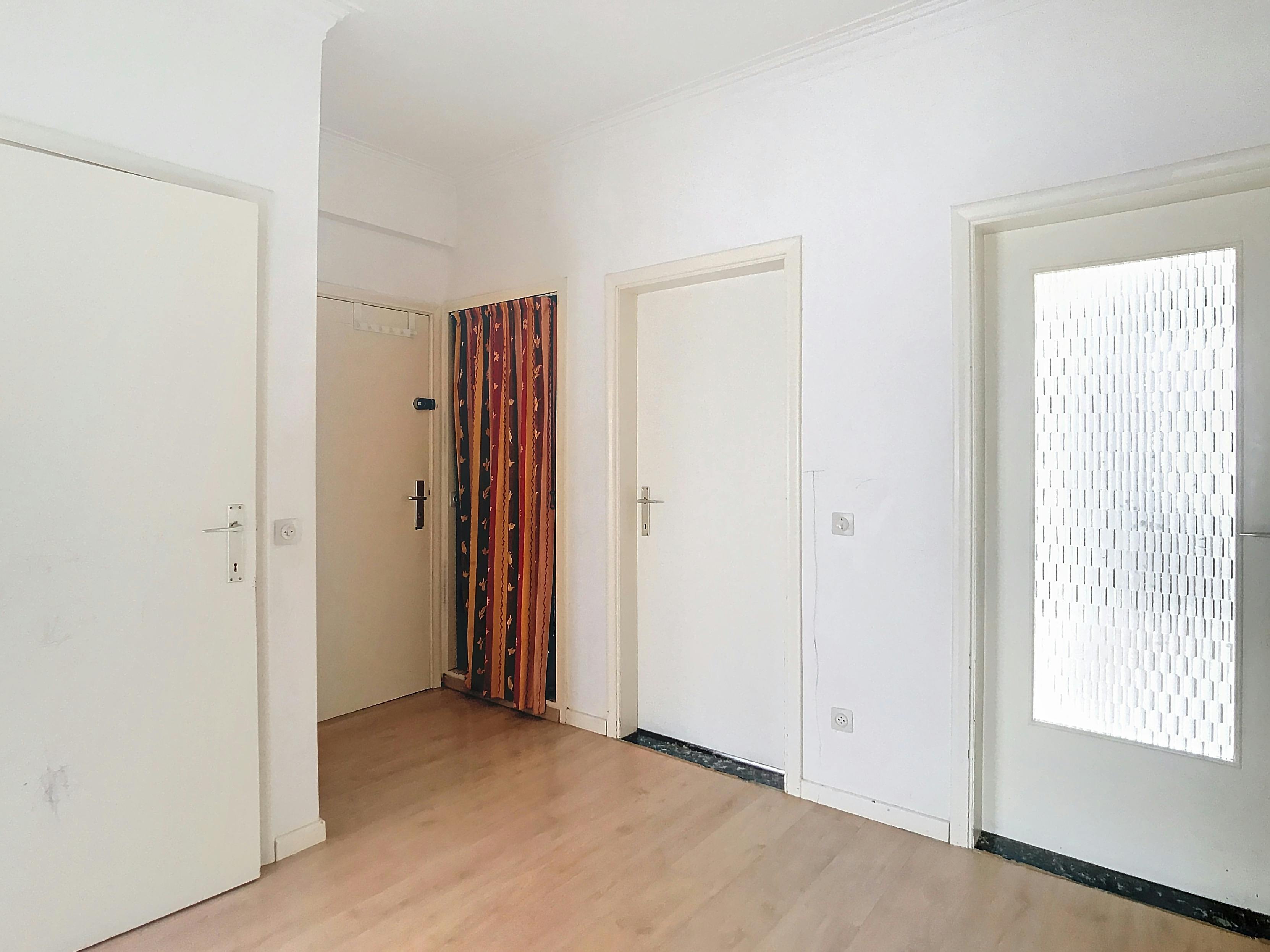 Centraal gelegen ruim appartement met garage te Beveren  foto 13
