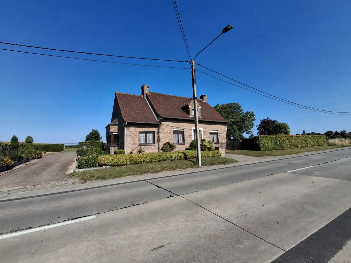 CHARMANTE VRIJSTAANDE WONING MET TUIN EN DUBBELE GARAGE IN TIELT foto 2