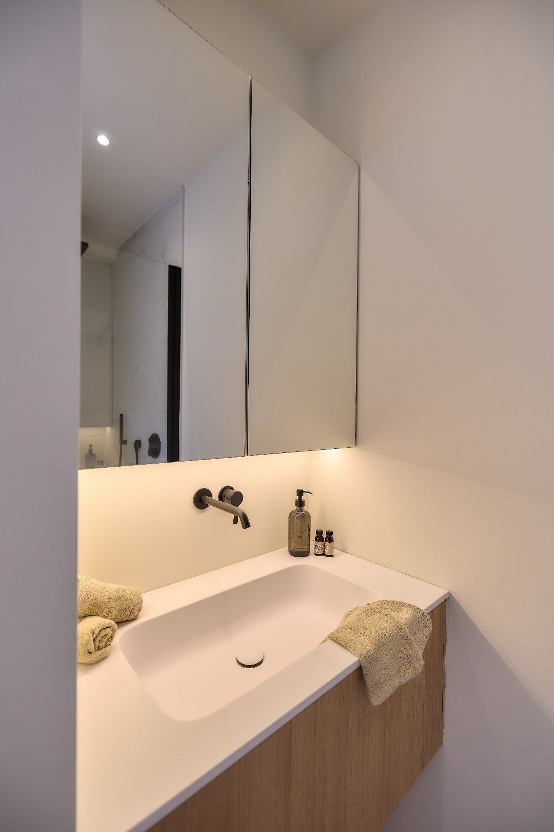 Ruim volledig gerenoveerd appartement met vier slaapkamers en zijdelings zeezicht. foto 13