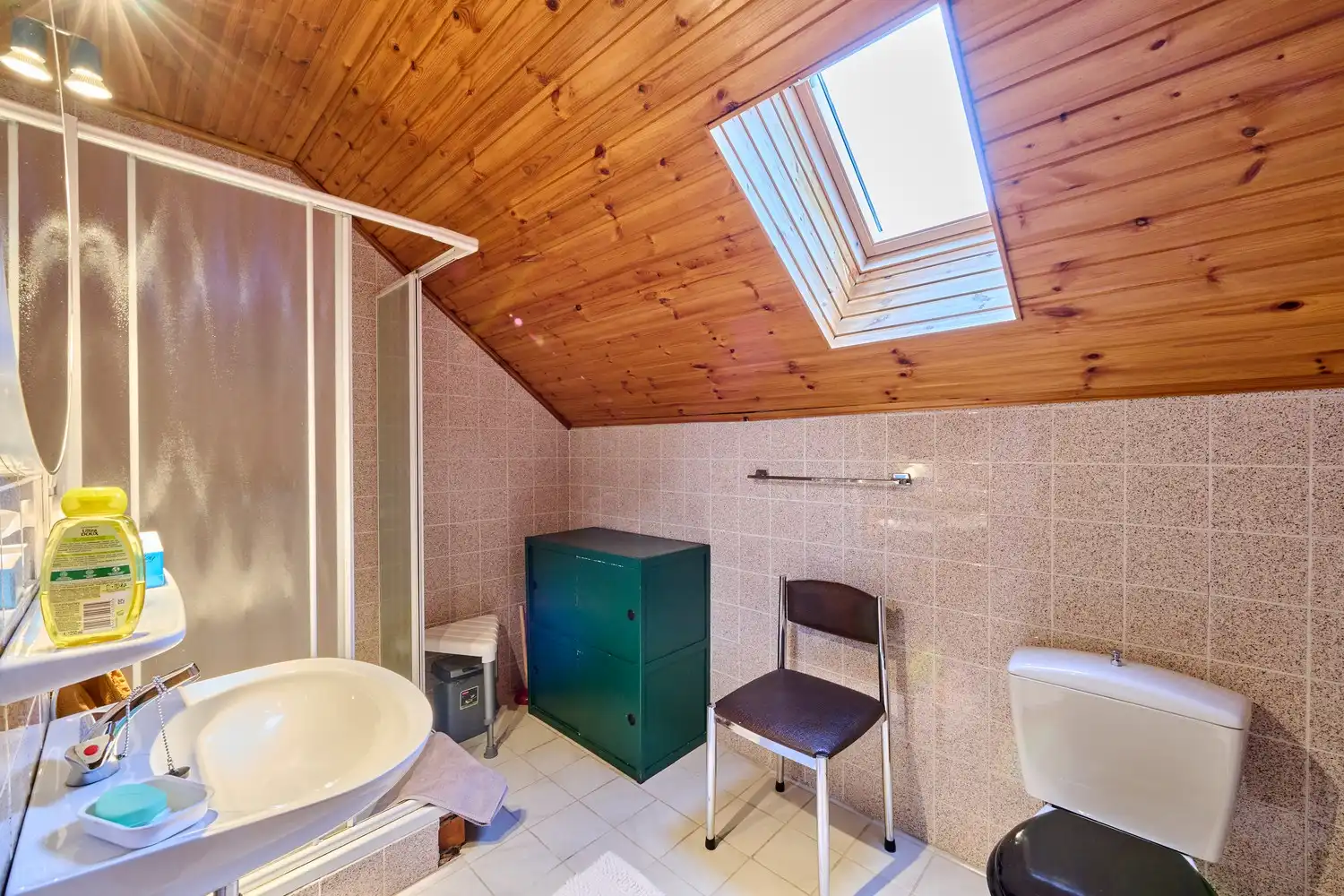 Residentieel en op een uitgestrekt perceel gelegen vernieuwde woning met 3/4 slaapkamers foto 22