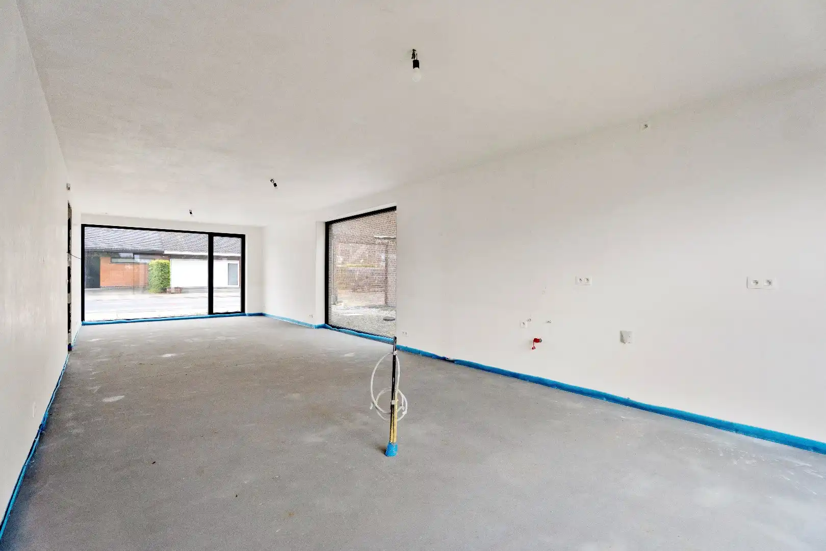 RUIME HALF OPEN NIEUWBOUWWONING MET 4 SLPKS | TUIN | GARAGE foto 5
