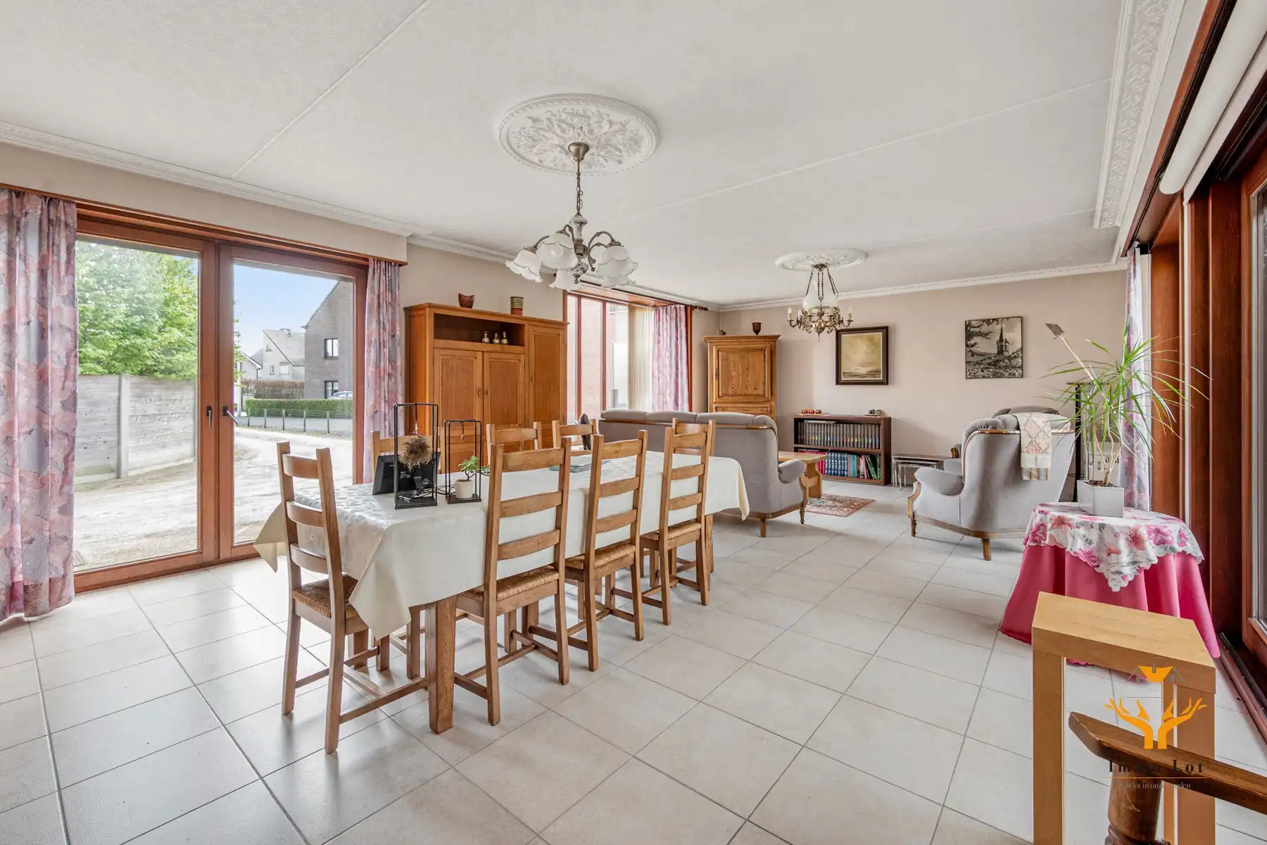 Gezinswoning met 5 slaapkamers en ruime tuin foto 7