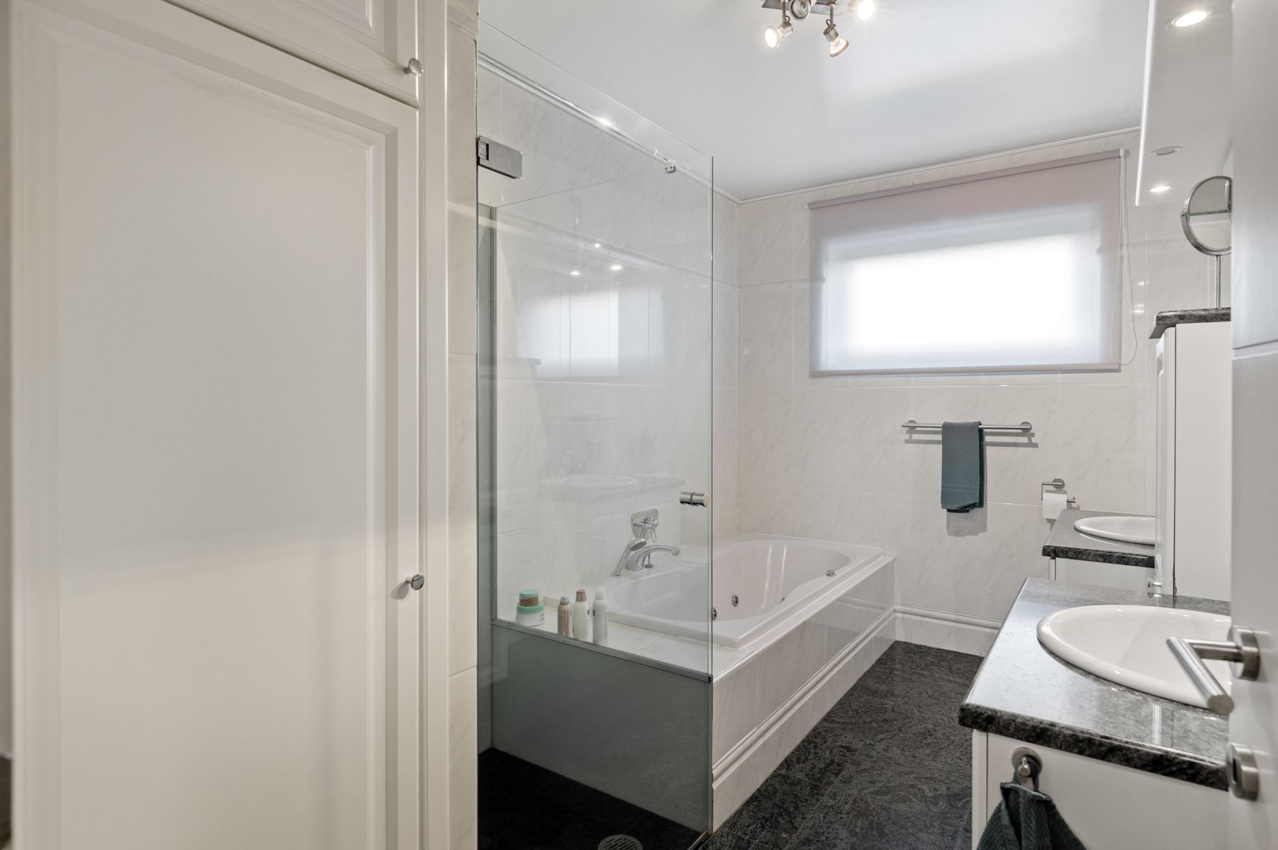 Vrijstaande, instapklare woning met verwarmd zwembad foto 9