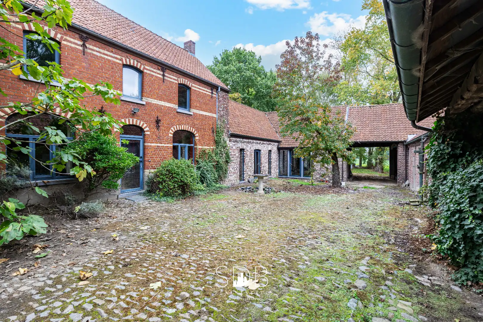 Authentieke hoeve met achterliggend groen op 5.192m² foto 2