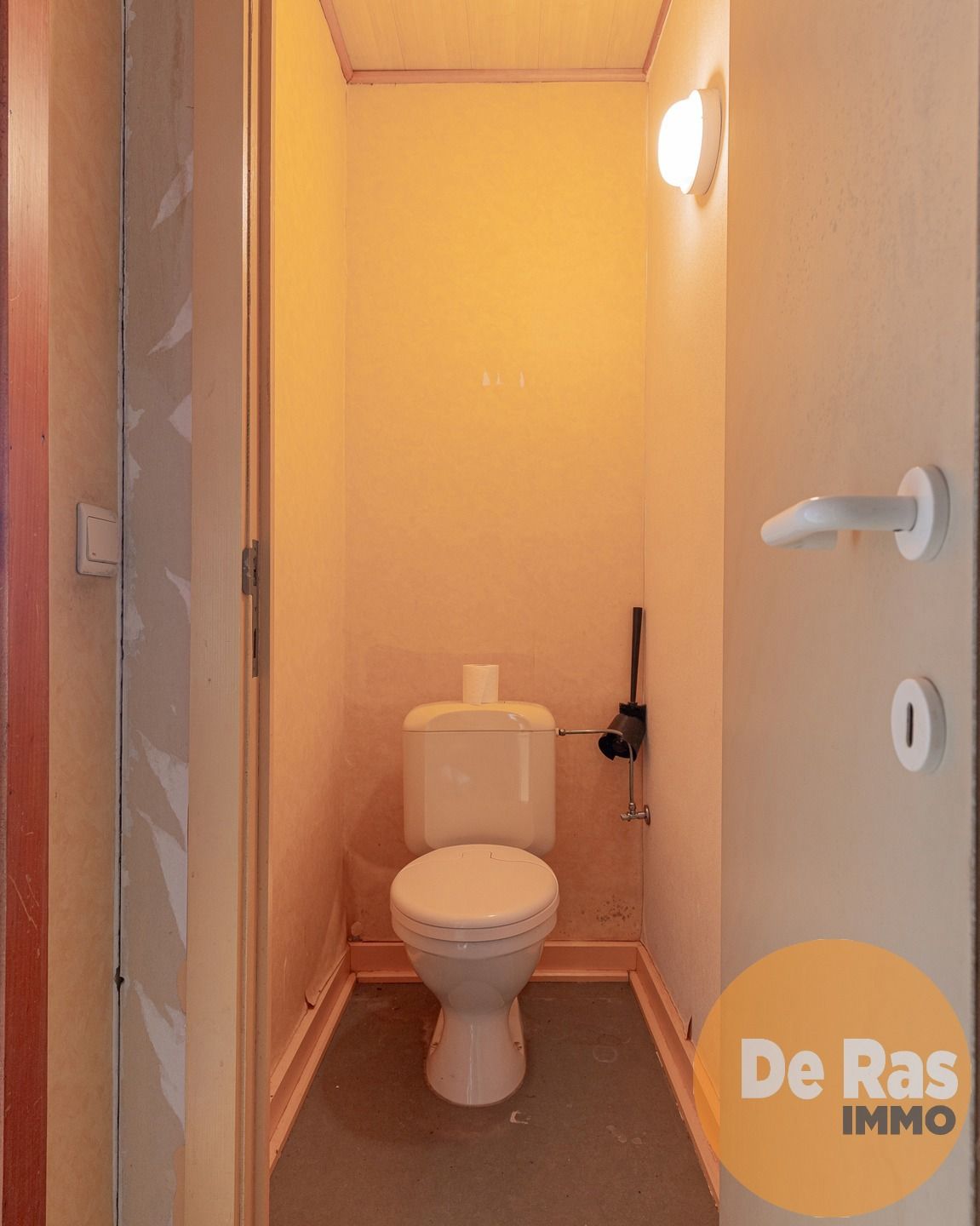 UITBERGEN - Te renoveren woning met tuin in rustige straat foto 5