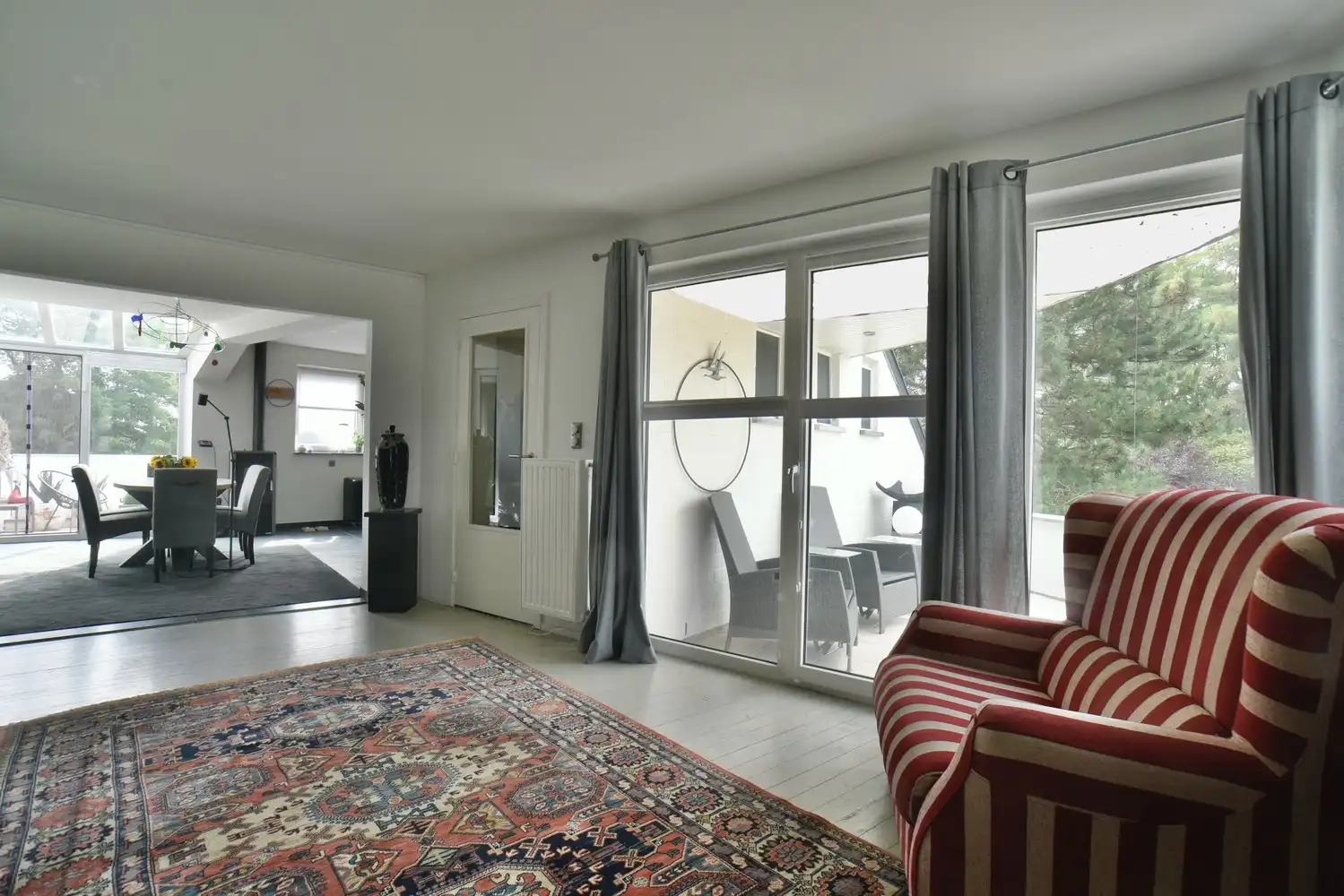 Modern, instapklaar appartement (194 m²) met 3 slaapkamers, 2 badkamers, een dubbele garage en riante kelder foto 6