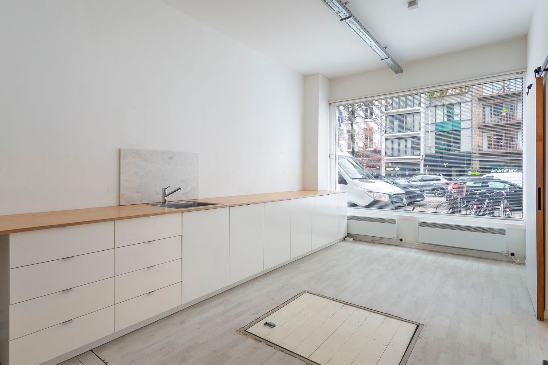 Handelsgelijkvloers op het bruisende Eilandje foto {{pictureIndex}}