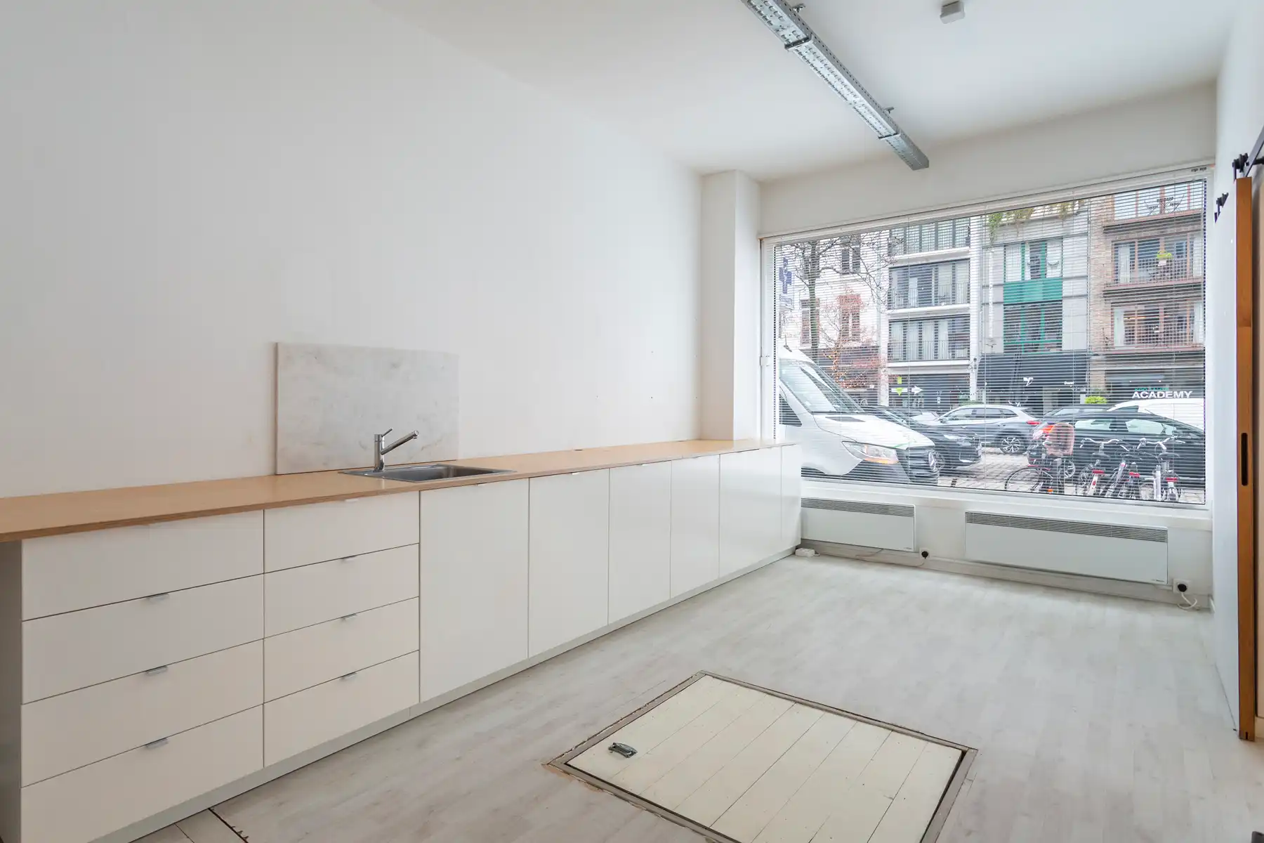 Handelsgelijkvloers op het bruisende Eilandje foto {{pictureIndex}}