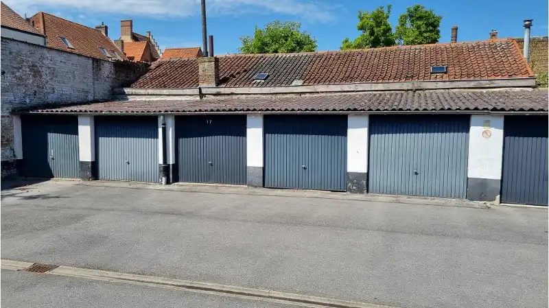 Garagebox met uitstekende ligging te huur in het centrum Brugge foto 2