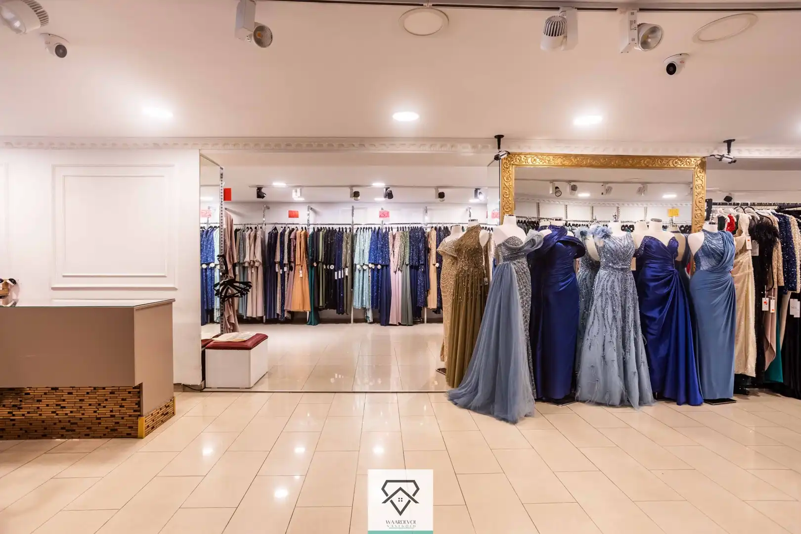 Ruim handelshuis te koop bestaande uit duplexappartement en dubbele handelsruimte foto 7