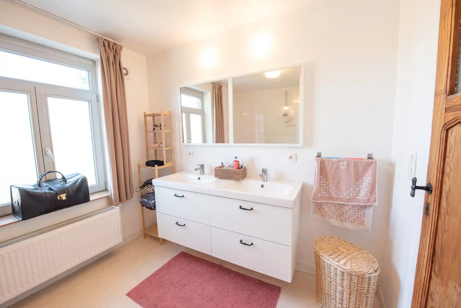 Uitzonderlijk charmante woning op toplocatie in Olsene! foto 15