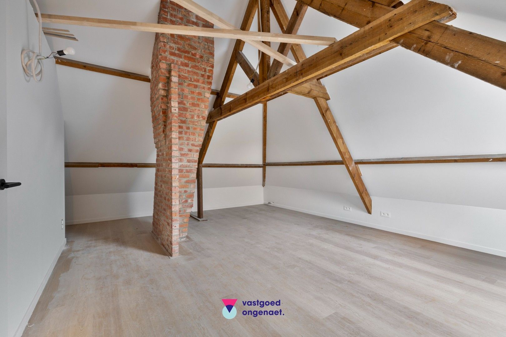 Instapklare, recent gerenoveerde woning op toplocatie in Laarne foto 12