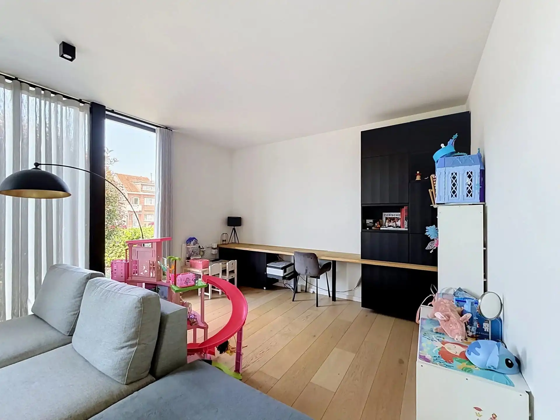 Zeer ruime villa voorzien van alle luxe met 3, mogelijk 5 slaapkamers en 2 badkamers foto 12