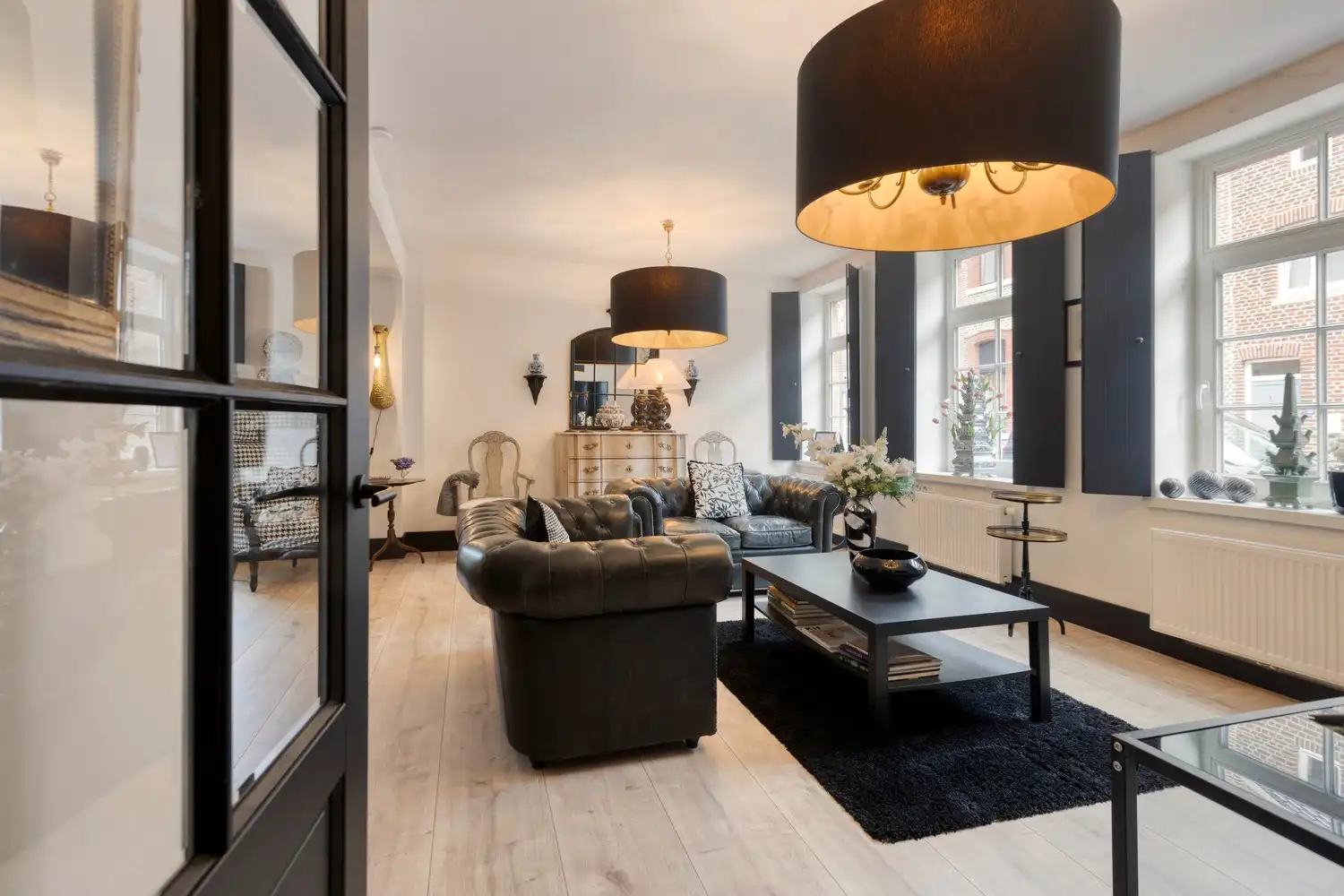 Karaktervolle woonst met indrukwekkend interieur in hartje Oud-Rekem! foto 6