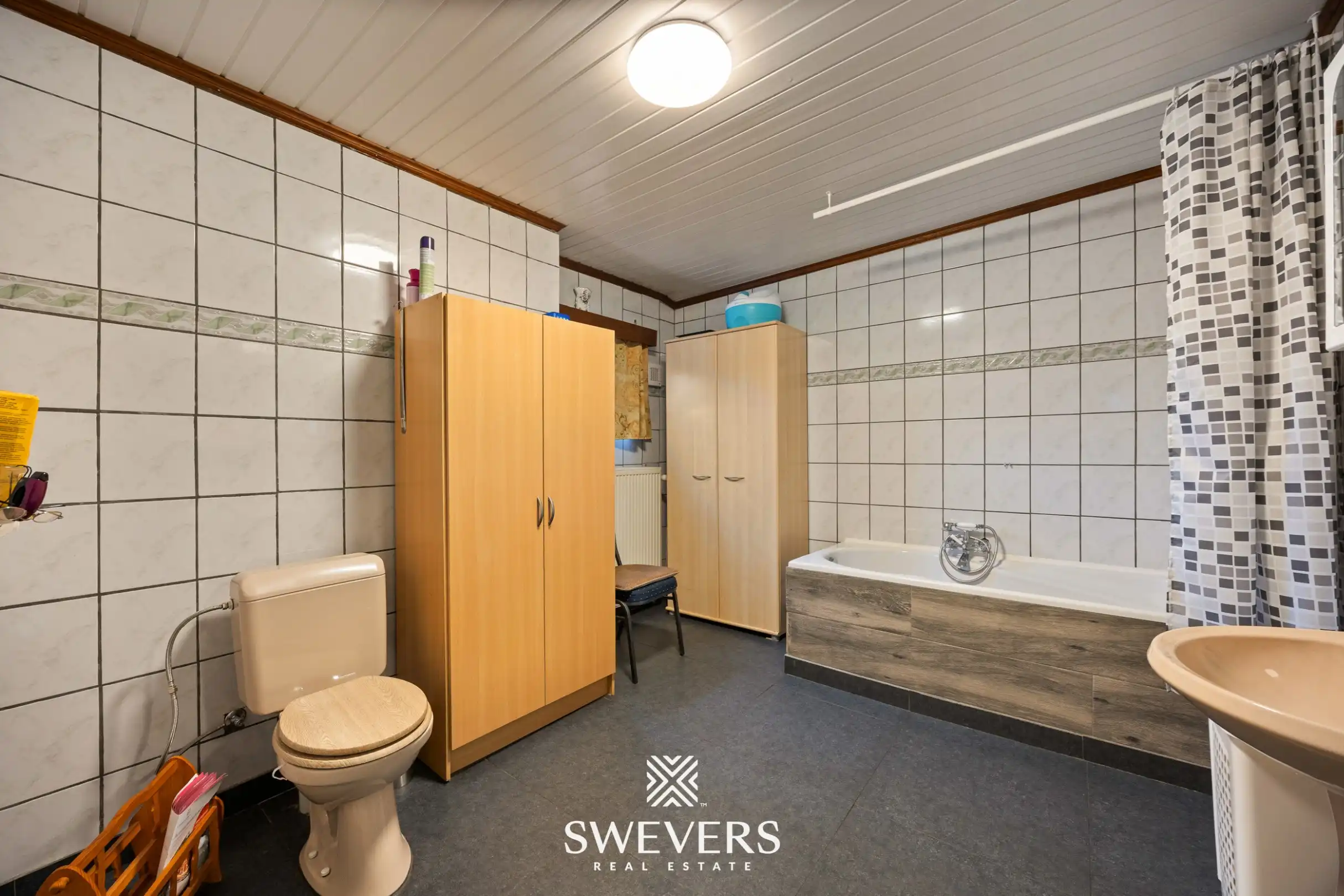 Ruime gezinswoning met 4 slaapkamers, inpandige garage en een ruime tuin foto 12