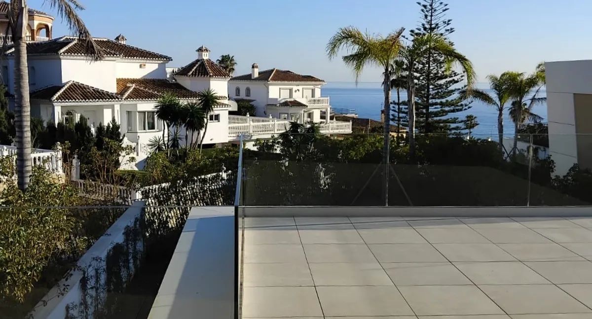 Leef het luxe leven aan de Costa del Sol – halfvrijstaande villa met zeezicht, wellness & topligging in Las Lagunas de Mijas foto 10