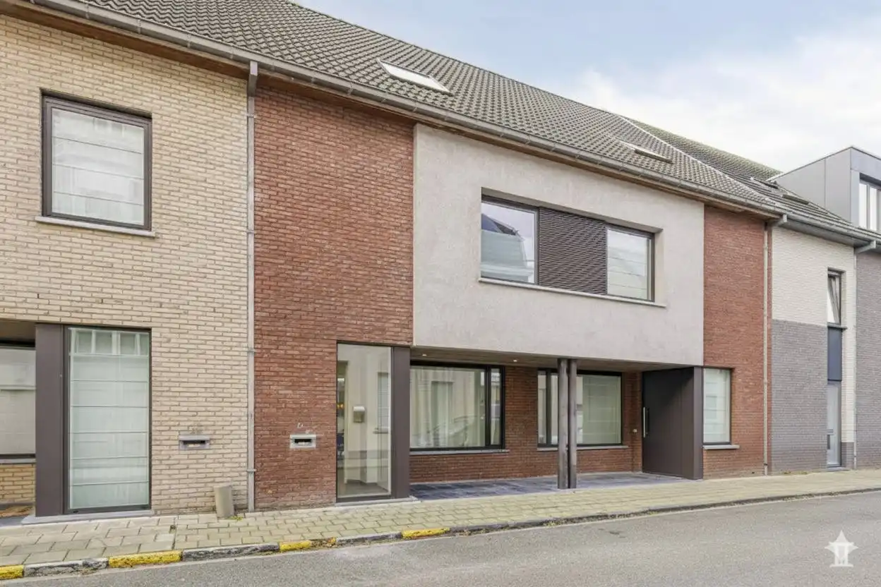 Instapklaar huis te koop met 4 slaapkamers, tuin en garage foto 12
