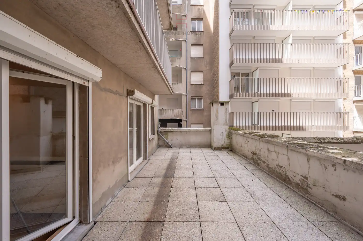 Instapklaar vernieuwd appartement met een mooi zijdelings zeezicht in Duinbergen foto 21