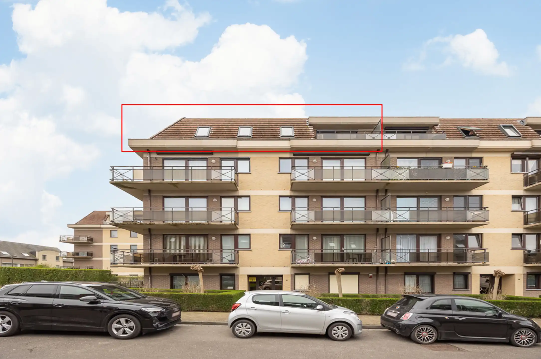 Instapklare penthouse met 3 slaapkamers en zonrijk terras foto {{pictureIndex}}