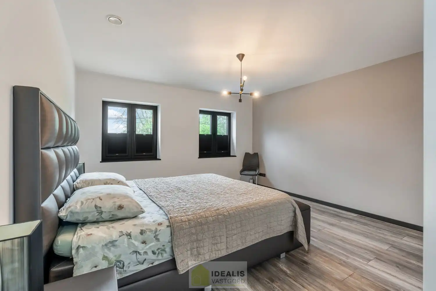 EEN BIJZONDER RIANTE WONING VAN MAAR LIEFST 302M² WOONOPPERVLAKTE OP EEN KNAP PERCEEL VAN 5A 90CA. foto 50