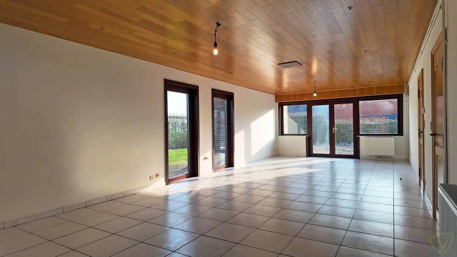 Ruime alleenstaande woning in fermettestijl op landelijke ligging te Zomergem! foto 4