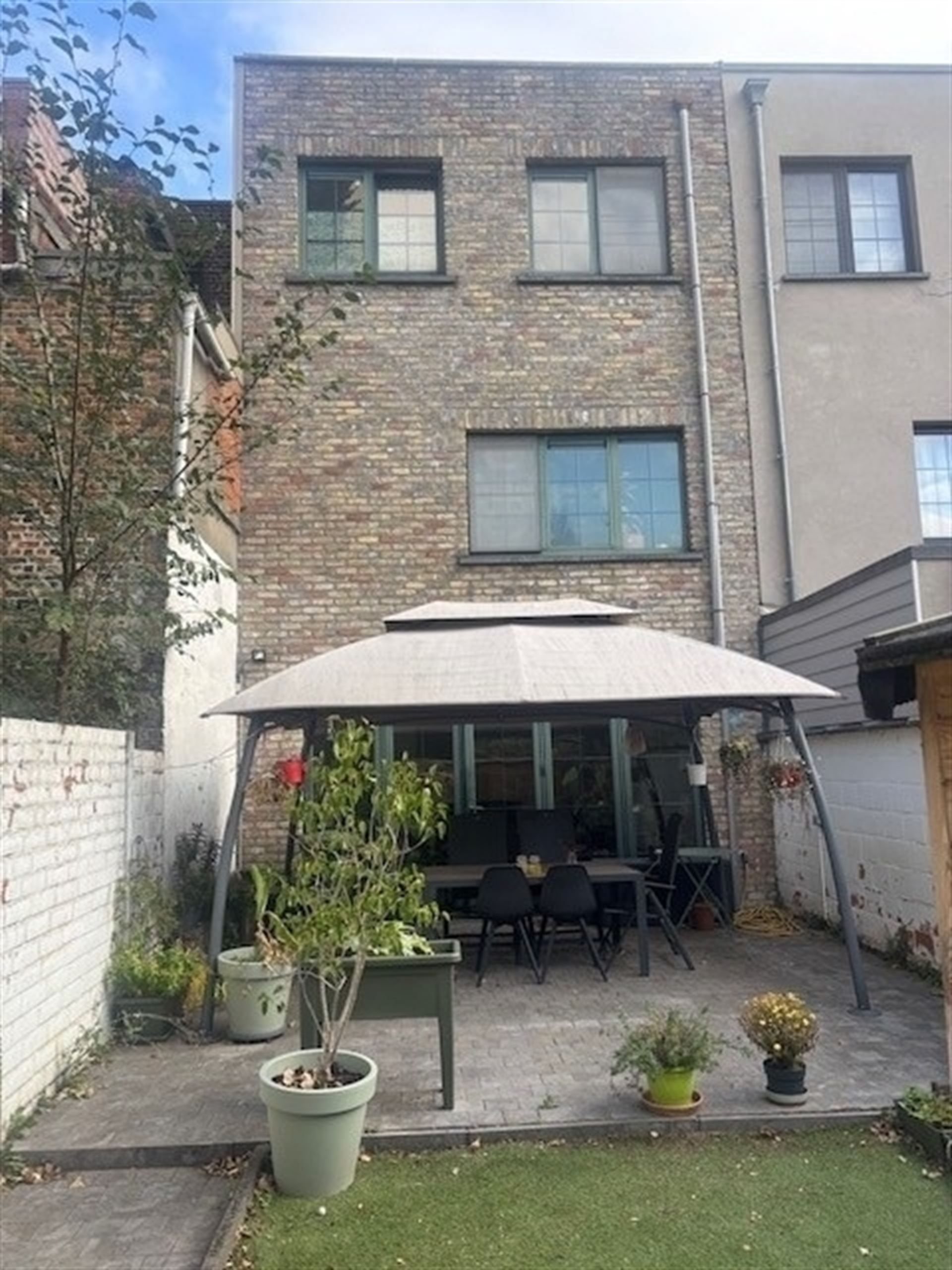 Charmante woning met gezellige tuin! foto {{pictureIndex}}