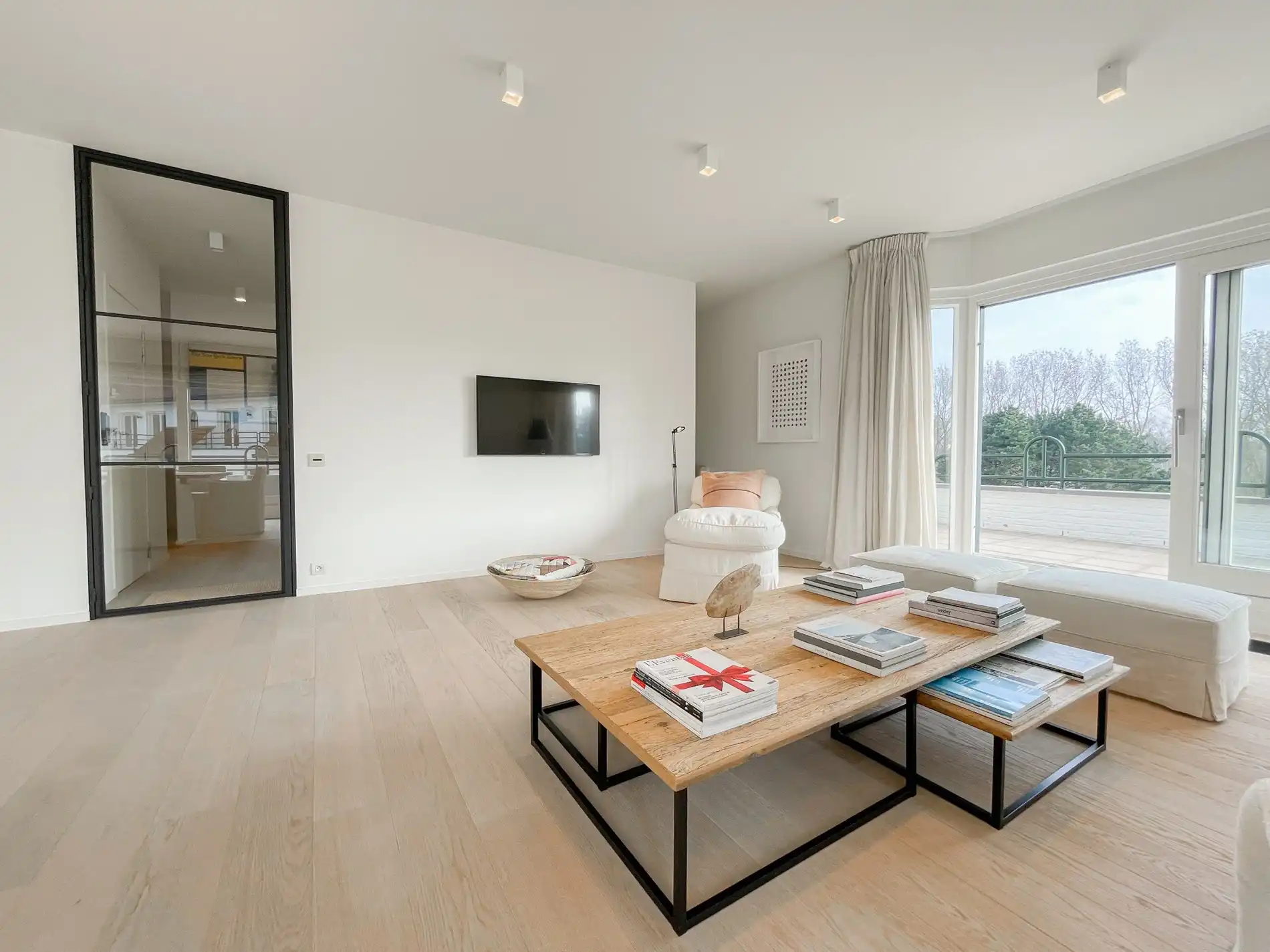 Subliem hoekappartement met ruime terrassen gelegen in het prestigieuze domein Tennis Garden. foto 7