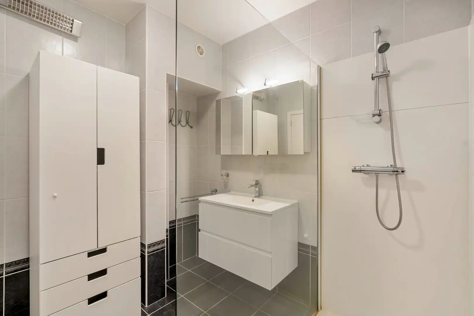 Lichtrijk 2-slaapkamerappartement met 2 terrassen + autostaanplaats in Zepperen (Sint-Truiden). foto 15